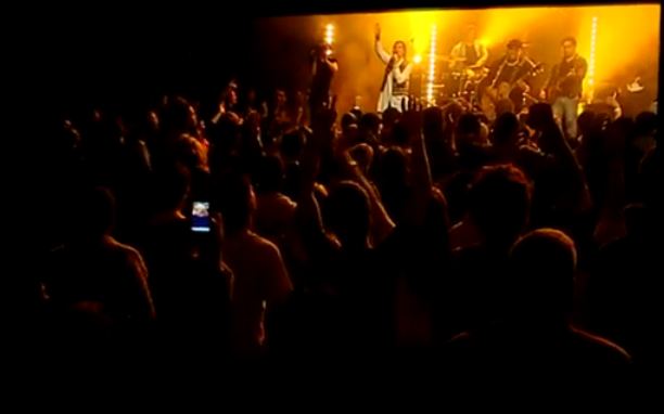 Hillsong: Mighty To Save